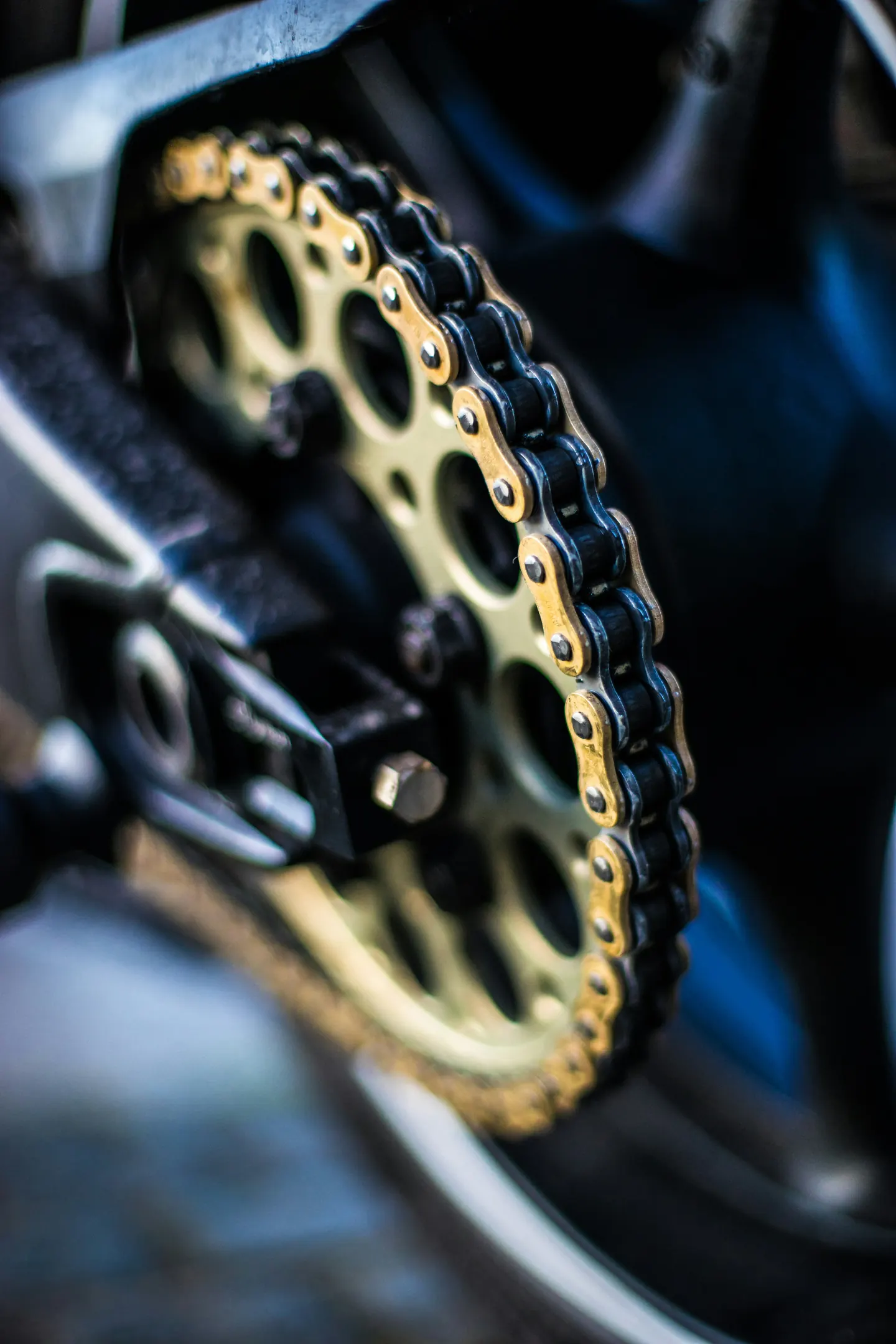 Couronne et chaîne de transmission d’une moto
